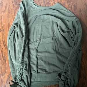 Women’s garage green crew